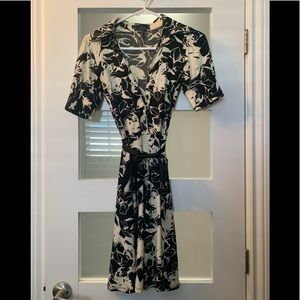 Black and white floral Guess dress xs